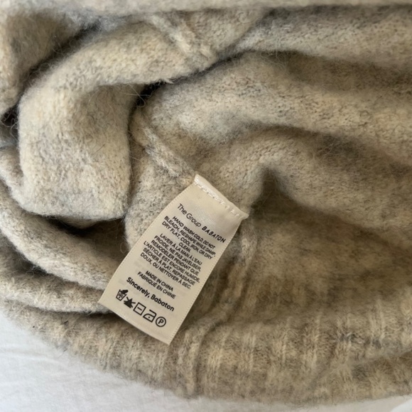 SOLD ⭑.ᐟ Aritzia The Group Babaton ⋆⋅☆⋅⋆Plutarch sweater - Picture 4 of 4